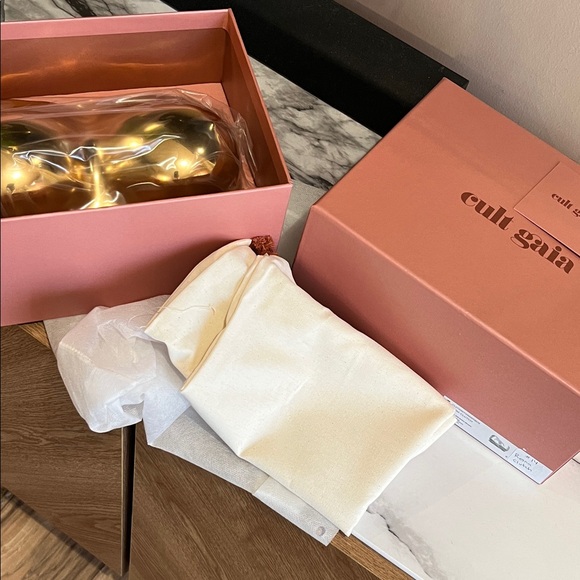 Cult Gaia metallic gold sculptural lucite Reina clutch. - Picture 7 of 7